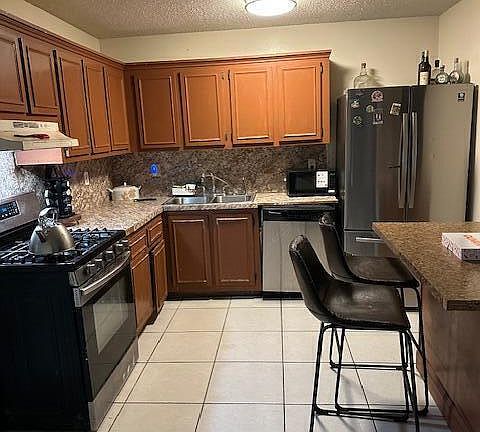 3rd image of 4547 Vespasian Court