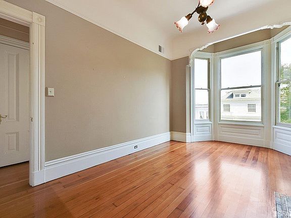 4th image of 739 Clayton St