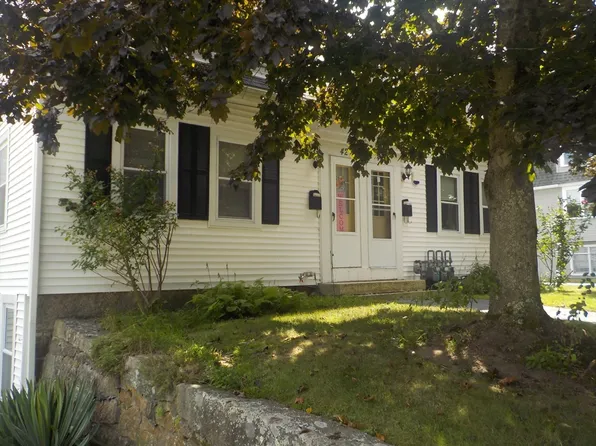 40-44 Cottage St, Whitinsville, MA 01588