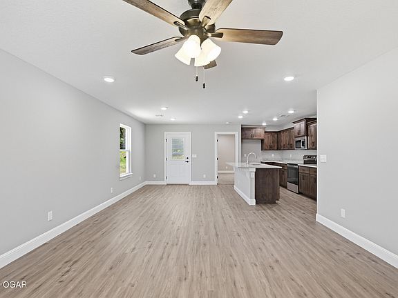 5th image of 405 Wolfe Dr