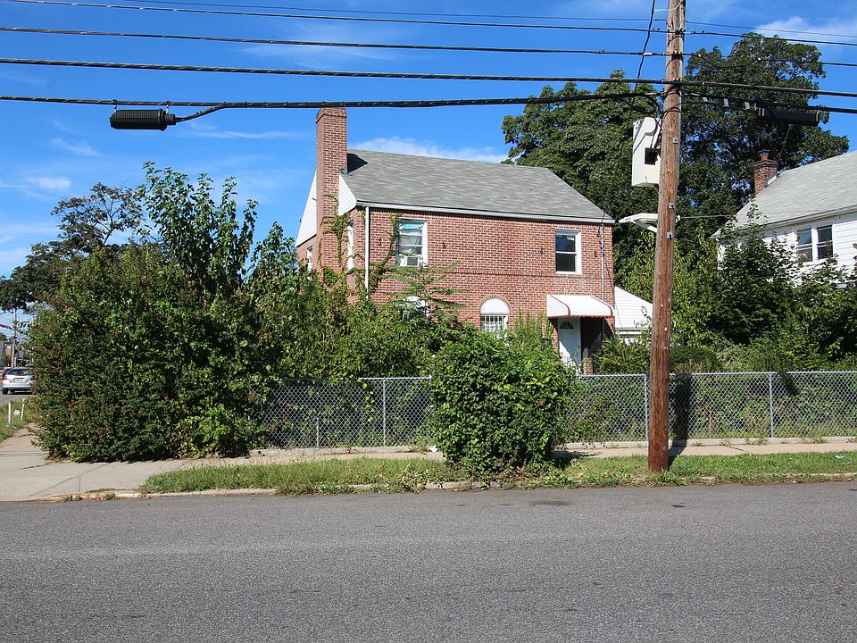 1st image of 11122 223rd St