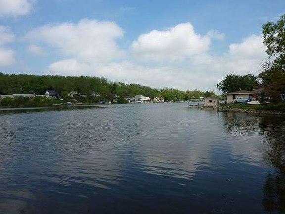 2nd image of 300 Foxwood Dr