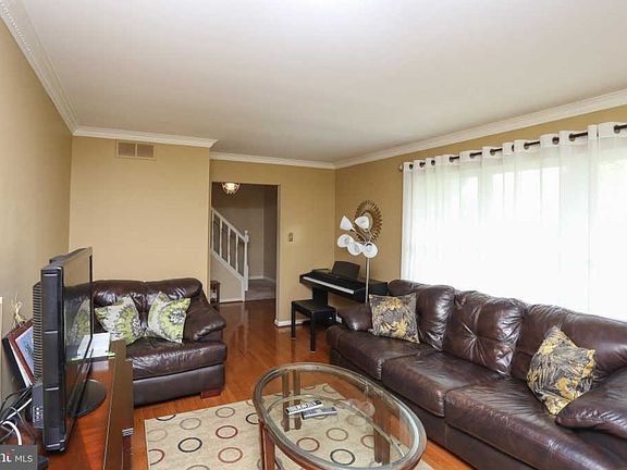 4th image of 2028 Pleasant Villa Ave