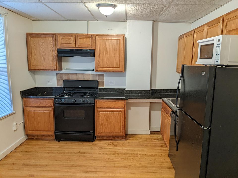 1st image of 3915 N Lincoln Ave #2