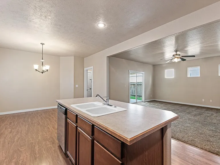 115 W Lava Falls St — Photo 17