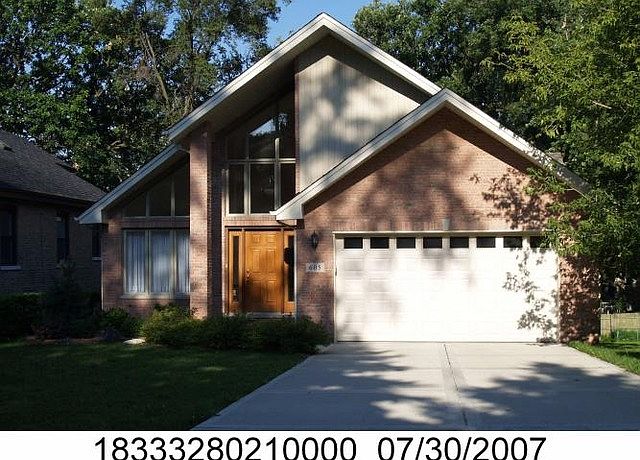 1st image of 605 S Oakwood Ave
