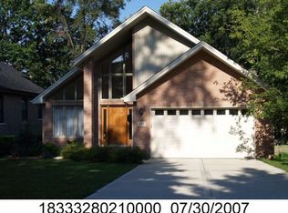 605 S Oakwood Ave, Willow Springs, IL 60480