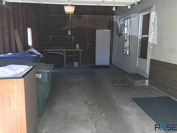 5th image of 305 E Oakland Ave