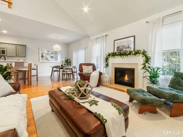 160 Barkledge Drive #160, Newington, CT 06111