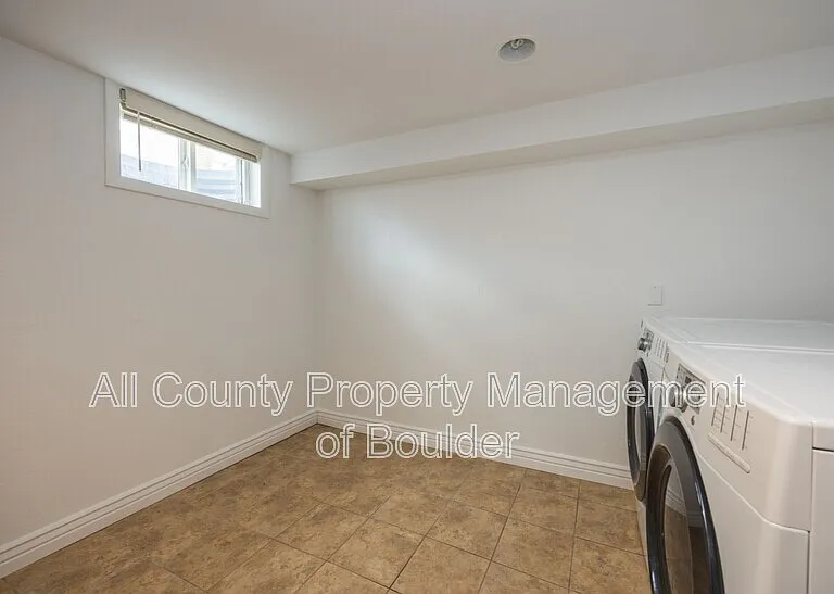 425 S 40th St — Photo 21