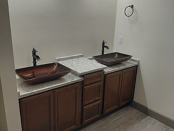 5th image of 625 NE Candy Ln