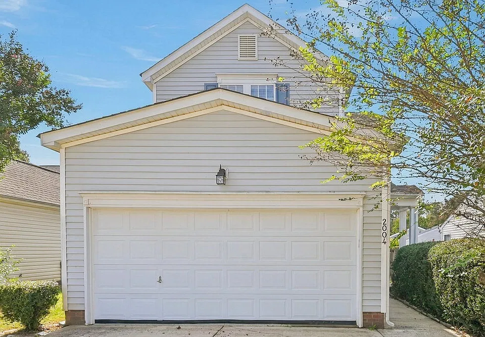 2004 Salmon River Dr