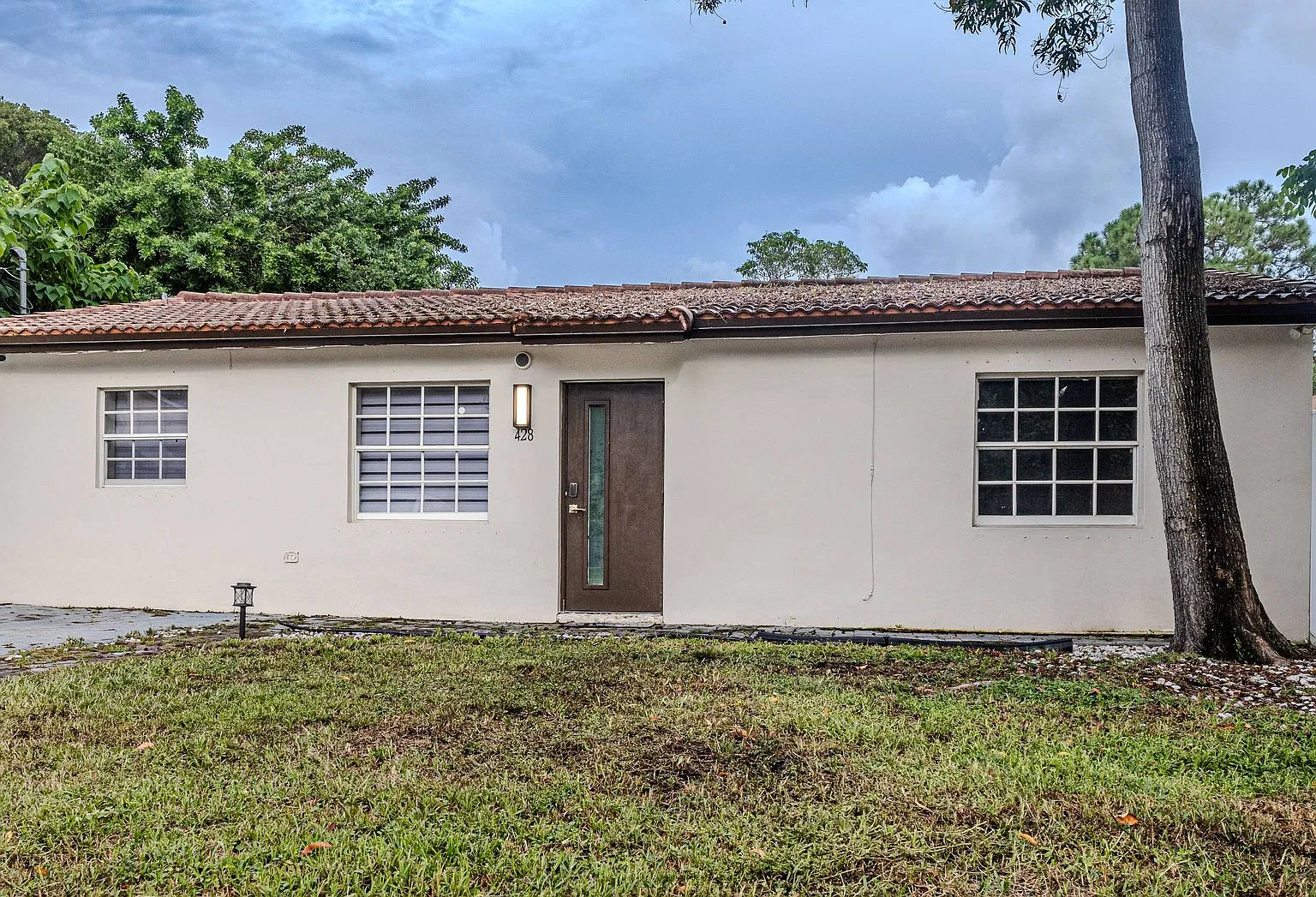 Charming Fort Lauderdale Home | Security Deposit Alternative Available! — Photo 1