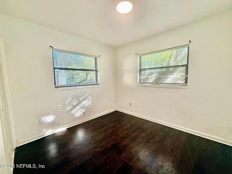 7118 Pellias Rd — Photo 17