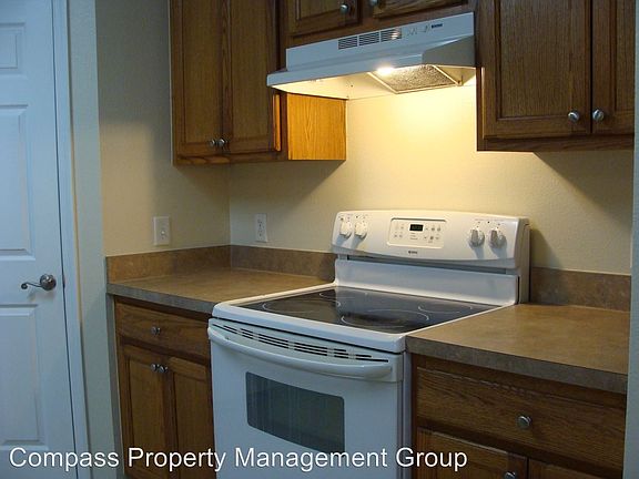 2nd image of 1816 SW Grandview St #101