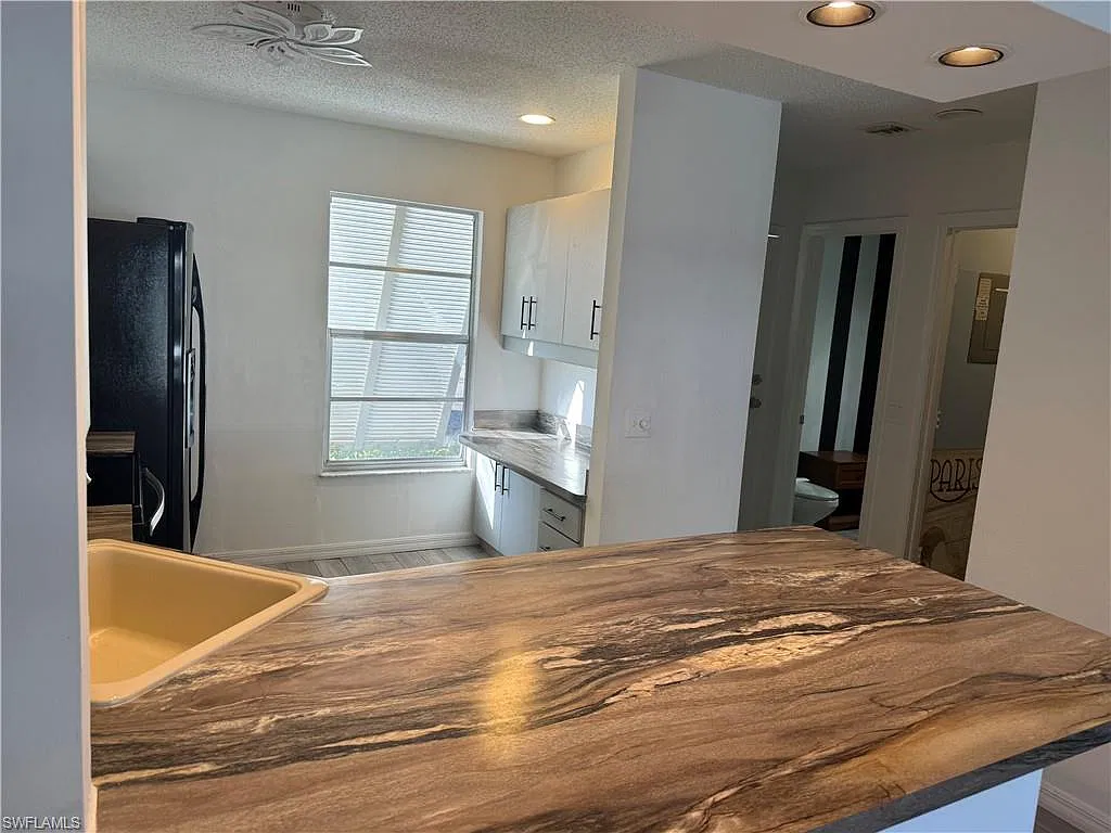 2 bed, 2.5 bath, 1119 sqft, $2,000 — Photo 2
