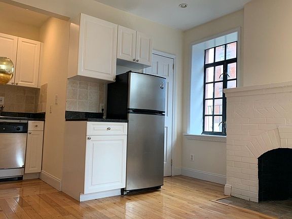5th image of 233 W 4th St APT 2