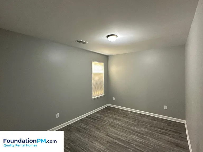605 Howard Dr — Photo 13