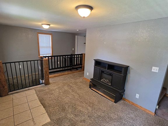 2nd image of 607 S Main St