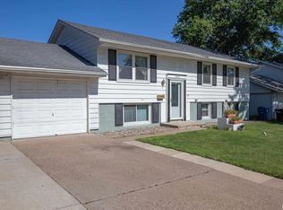 2722 Wood Dale Ave, Davenport, IA 52804