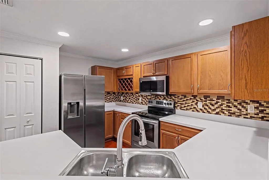 3 bed, 2.5 bath, 1573 sqft, $2,200 — Photo 4