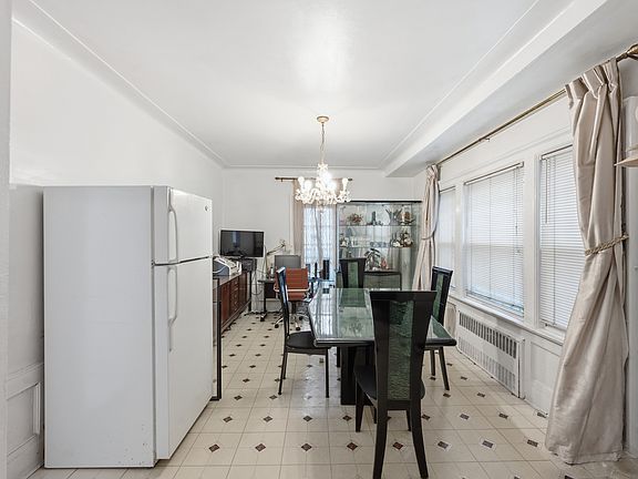 5th image of 2019 Avenue R