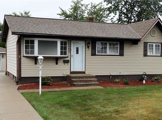 6482 Sandhurst Dr, Brookpark, OH 44142