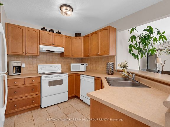 5th image of 43 Nicklaus Dr