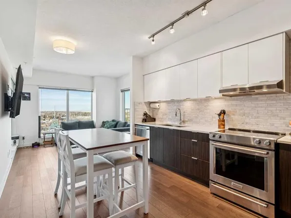 930 S 6th Ave SW #3403, Calgary, AB T2P 1J3