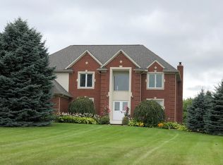 1060 Blue Ridge Dr, Clarkston, MI 48348