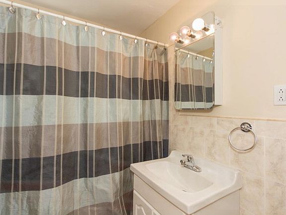 4th image of 3206 Fairfield Ave APT 2A