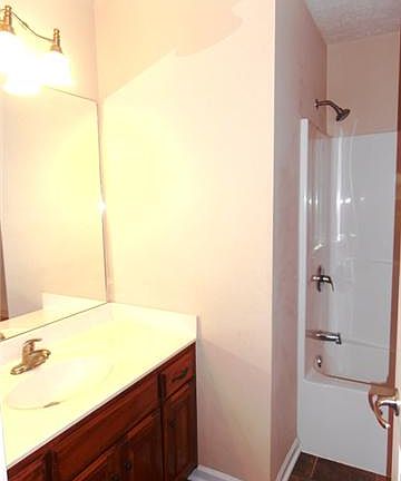4th image of 106 Hayfield Ln