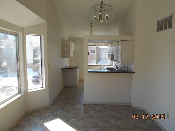 5th image of 355 Village Pointe Dr #4