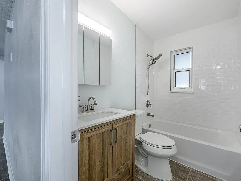 927 W Olympia Ave — Photo 23