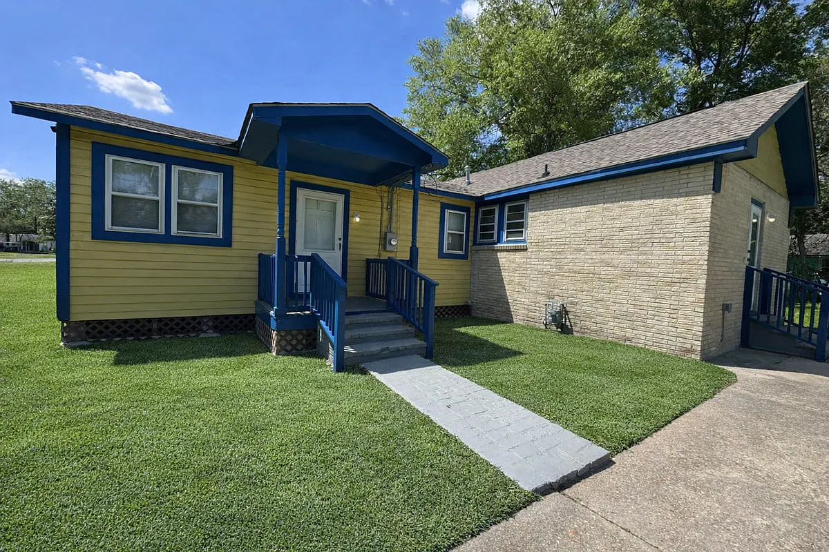Building Photo - 2127 N 71st Ave