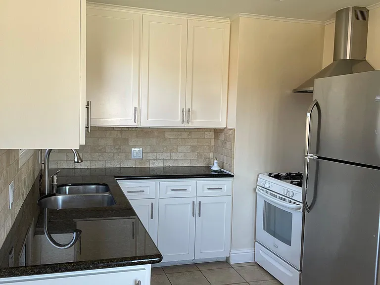 44 Elm St — Photo 17