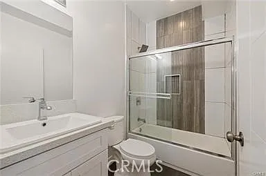1143 1/2 Irolo St — Photo 6