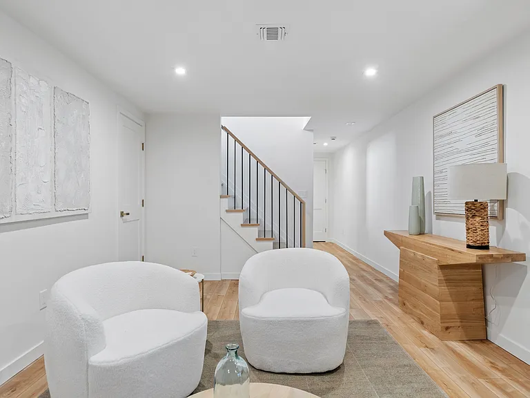 10 William Way — Photo 35
