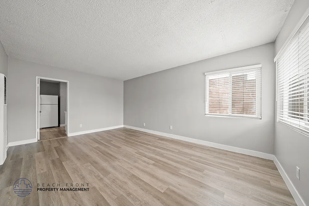 835-845 Glenway Dr. — Photo 2