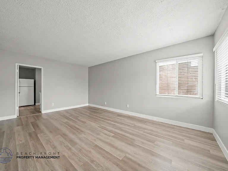 835-845 Glenway Dr. — Photo 3