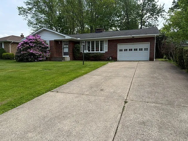 3711 Meadow Dr — Photo 3
