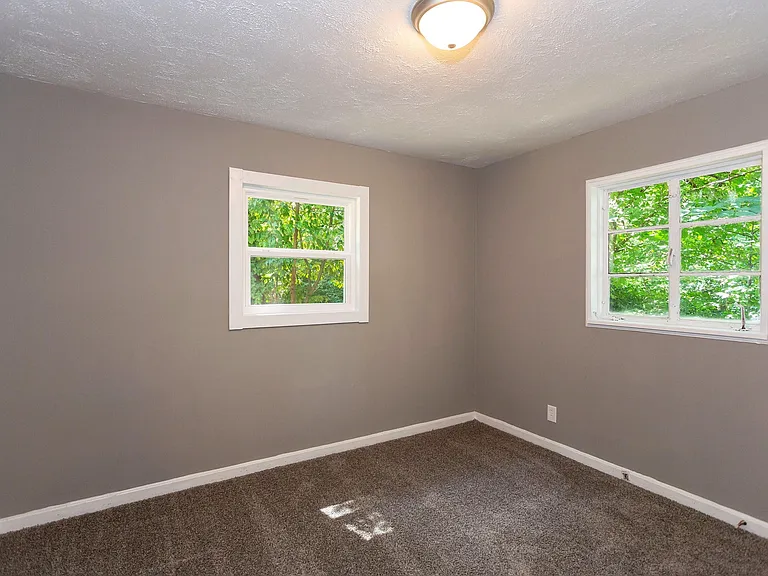 204 McCormick Ave — Photo 17