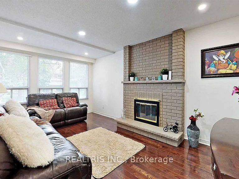 68 Gretman Cres — Photo 14