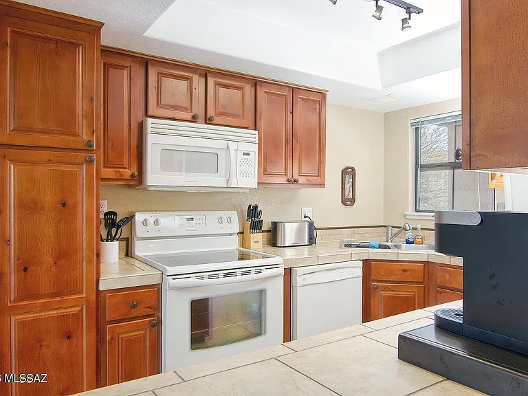 6651 N Campbell Ave #210 — Photo 10