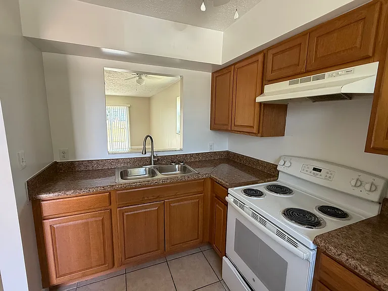 5926 Sun Glo Ave — Photo 7