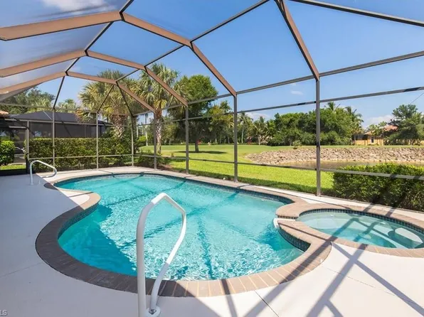 8848 Mustang Island Cir, Naples, FL 34113