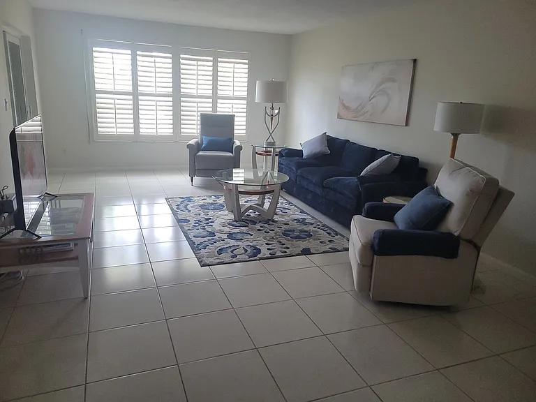 4200 Belair Ln — Photo 3