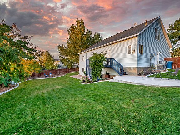 3rd image of 116 S Canyon View Dr