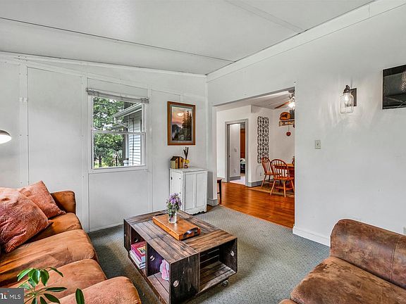 4th image of 548 N Adams St