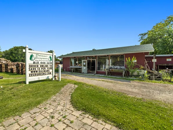 7417 Hillside Rd, Crystal Lake, IL 60012